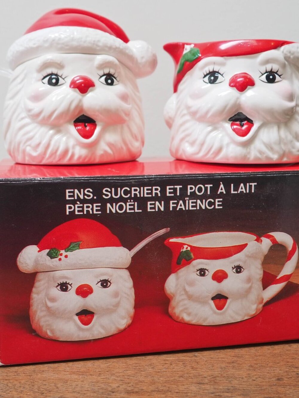 Vtg Earthenware Christmas Creamer and Sugar Bowl Set - Santa Cream and Sugar - Picture 12 of 12